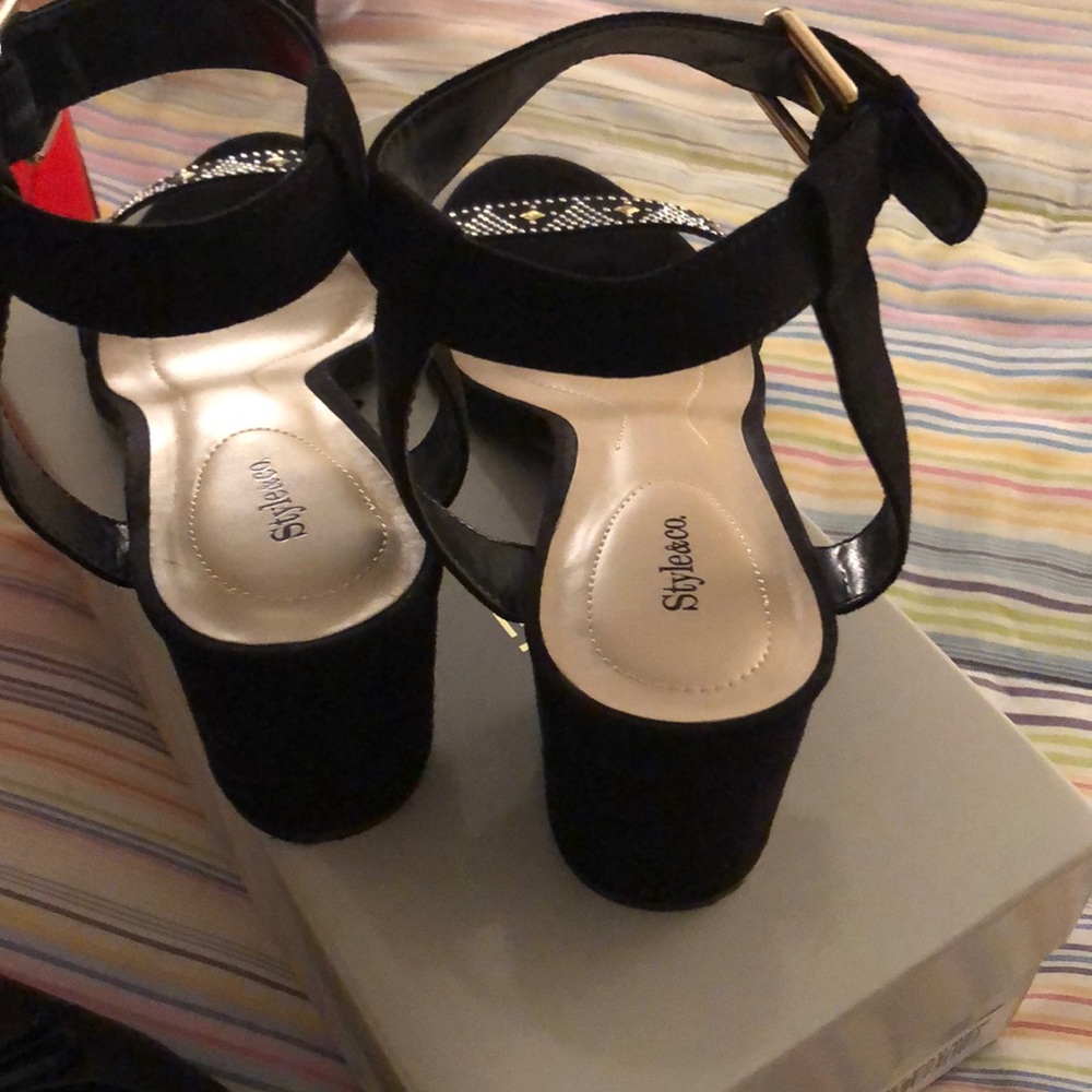 Shoes - Picture 4 of 4
